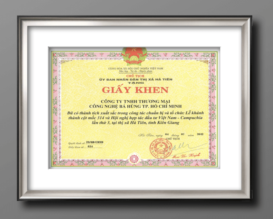 Giấy khen của UBND Thị xã Hà Tiên trao tặng Công ty Bá Hùng