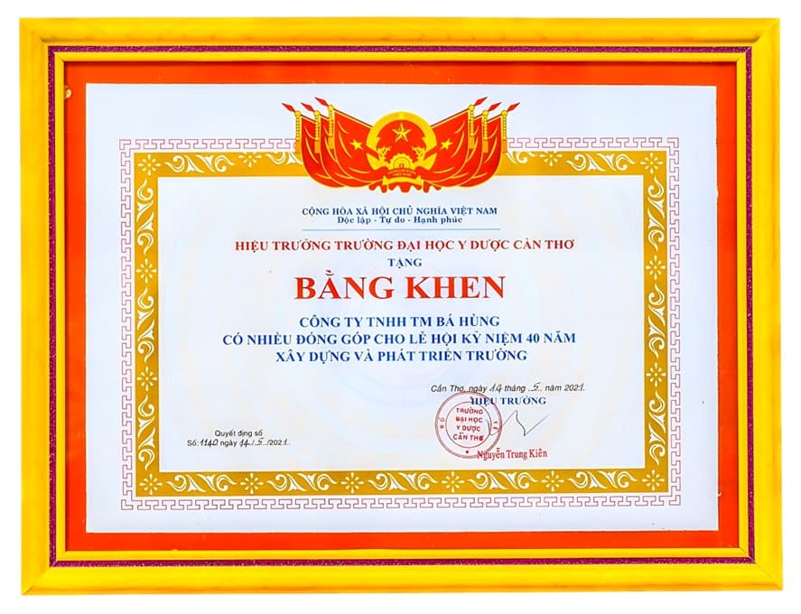 Giấy khen của Trường Đại học Y Dược Cần Thơ trao cho Bá Hùng nhân lễ kỷ niệm 40 năm.